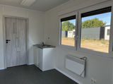 Wohncontainer 6,00 x 2,44 m mit Küchenzeile, WC und Dusche