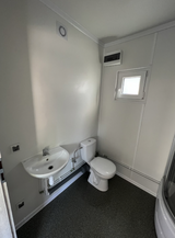 Wohncontainer 6,00 x 2,44 m mit Küchenzeile, WC und Dusche